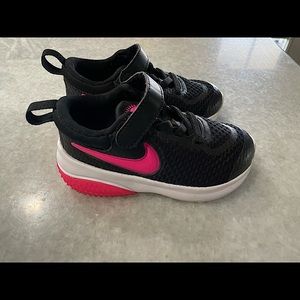 Nike toddler girl pink shoes